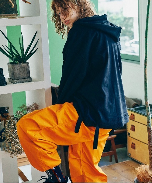 RNA（アールエヌエー）の「M1936 EYESルーズフーディー（パーカー・レディース・ブラック/ベージュ/ホワイト・MEDIUM）」の15枚目の写真