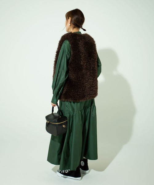 CORNERS（コーナーズ）の「ボリュームファーベスト（その他アウター・レディース・オフホワイト/ブラック/ブラウン/グレイッシュベージュ/アイボリー・M）」の11枚目の写真