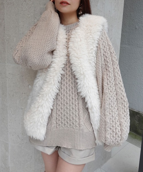 CORNERS（コーナーズ）の「ボリュームファーベスト（その他アウター・レディース・オフホワイト/ブラック/ブラウン/グレイッシュベージュ/アイボリー・M）」の19枚目の写真