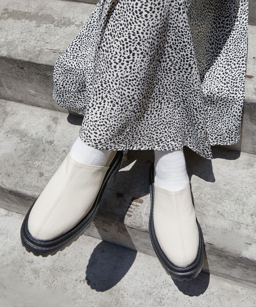 PUBLUX（パブリュクス）の「PUBLUX/パブリュクス トラックソールサボサンダル（サンダル・レディース・アイボリー/ブラック・23.0cm/24.0cm/25.0cm）」の6枚目の写真