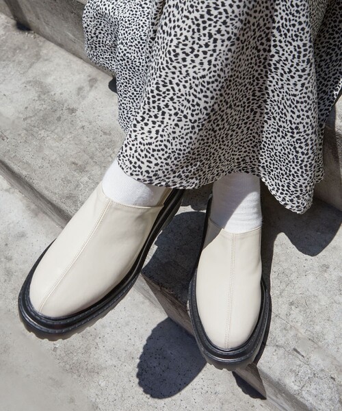 PUBLUX（パブリュクス）の「PUBLUX/パブリュクス トラックソールサボサンダル（サンダル・レディース・アイボリー/ブラック・23.0cm/24.0cm/25.0cm）」の4枚目の写真