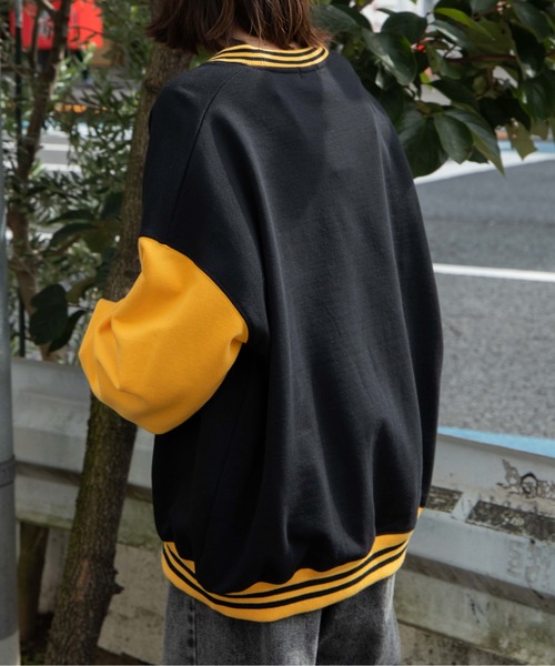 WEGO（ウィゴー）の「WEGO/ヘビーウエイト バイカラースリーブロゴプルオーバー（スウェット・メンズ・ブラック/グレー系その他/ネイビー/グレー・LARGE/MEDIUM）」の13枚目の写真