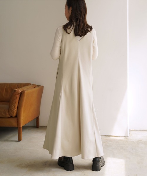 titivate（ティティベイト）の「フレアデザインVネックジャンパースカート（ワンピース・レディース・ベージュ/アイボリー/チャコール・S/M）」の15枚目の写真