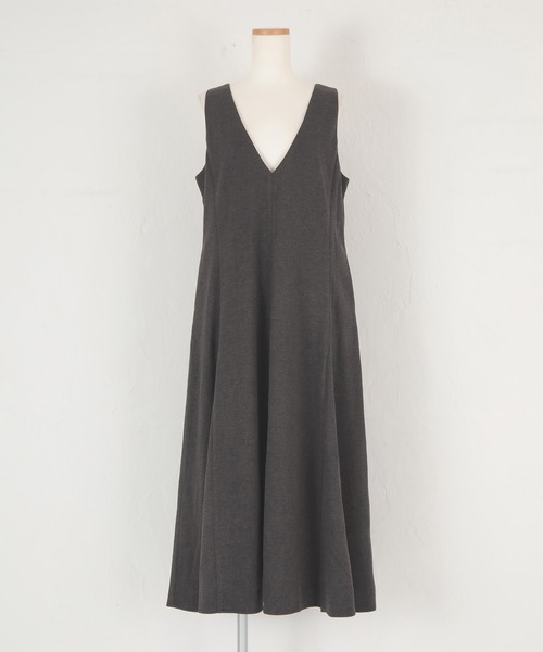 titivate（ティティベイト）の「フレアデザインVネックジャンパースカート（ワンピース・レディース・ベージュ/アイボリー/チャコール・S/M）」の5枚目の写真