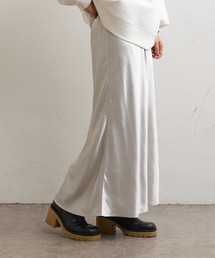 サテンナロースカート