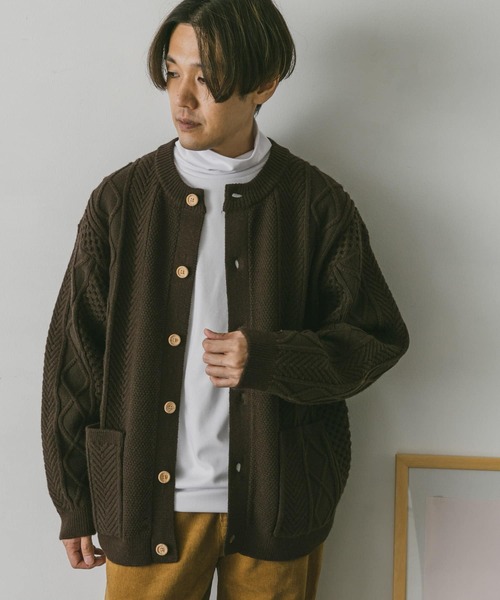 URBAN RESEARCH DOORS（アーバンリサーチドアーズ）の「アラン編みクルーネックニットカーディガン（カーディガン/ボレロ・メンズ・ダークブラウン/ホワイト系その他/ネイビー/レッド・MEDIUM/LARGE）」の14枚目の写真
