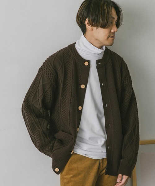 URBAN RESEARCH DOORS（アーバンリサーチドアーズ）の「アラン編みクルーネックニットカーディガン（カーディガン/ボレロ・メンズ・ダークブラウン/ホワイト系その他/ネイビー/レッド・MEDIUM/LARGE）」の18枚目の写真