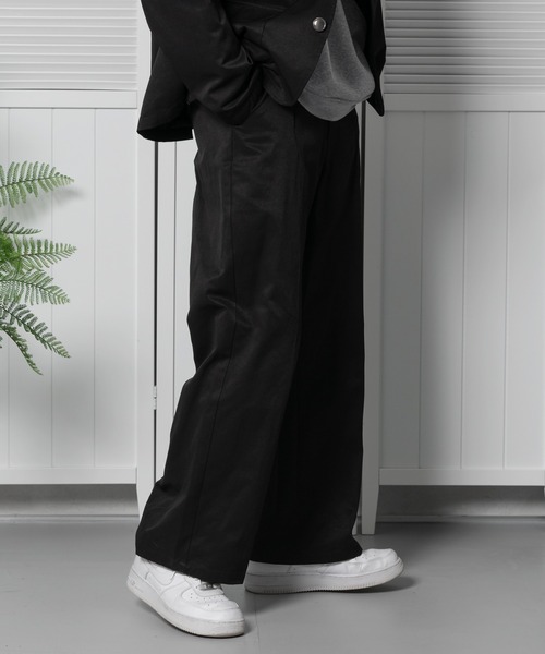 kutir(クティール)の「タックワイドパンツ(セットアップで着用可能)(スラックス・メンズ・グレー/ブラック・MEDIUM/LARGE)」の2枚目の写真