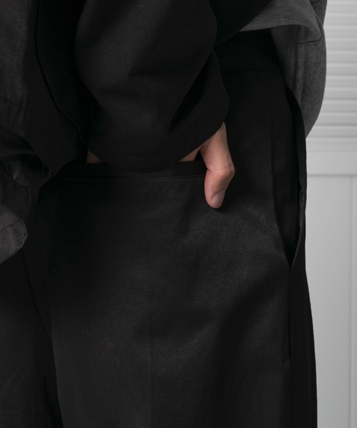 kutir(クティール)の「タックワイドパンツ(セットアップで着用可能)(スラックス・メンズ・グレー/ブラック・MEDIUM/LARGE)」の21枚目の写真