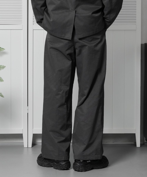 kutir(クティール)の「タックワイドパンツ(セットアップで着用可能)(スラックス・メンズ・グレー/ブラック・MEDIUM/LARGE)」の17枚目の写真