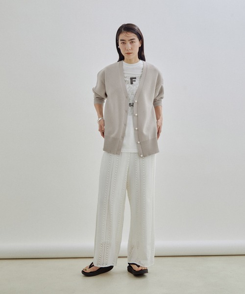 SALON adam et rope'(サロン アダム エ ロペ)の「【WEB・一部直営店舗限定】パールカーディガン / Vネックカーディガン(カーディガン/ボレロ・レディース・パープル系その他/ホワイト/ライトグレー/ブラック・FREE)」の22枚目の写真