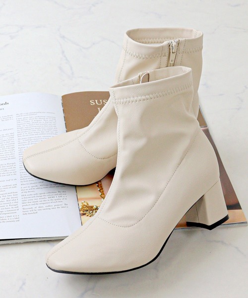 LibertyDoll(リバティードール)の「LibertyDoll/+5.5cm スクエアトゥ チャンキーヒール ストレッチブーツ(9045)(ブーツ・レディース・グレイッシュベージュ/アイボリー/ダークブラウン/ブラック/キャメル/シルバー・M/L/S/LL/3L)」の2枚目の写真