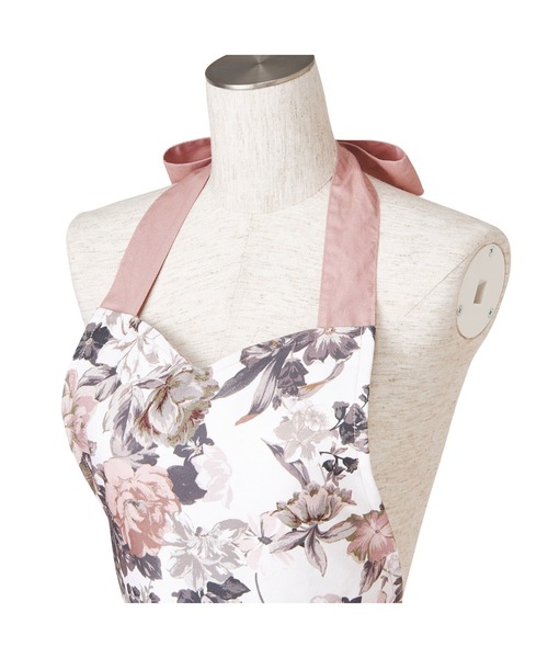 Francfranc（フランフラン）の「ダスティーフラワー コットン フルエプロン  ピンク（エプロン・レディース・ピンク・FREE）」の5枚目の写真