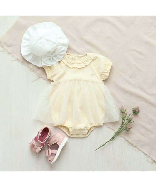 apres les cours（アプレレクール）の「ドビー・いちご柄リボンベビーハット_UVカット（その他ベビー用品・キッズ・ピンク/オフホワイト・48/46）」の3枚目の写真