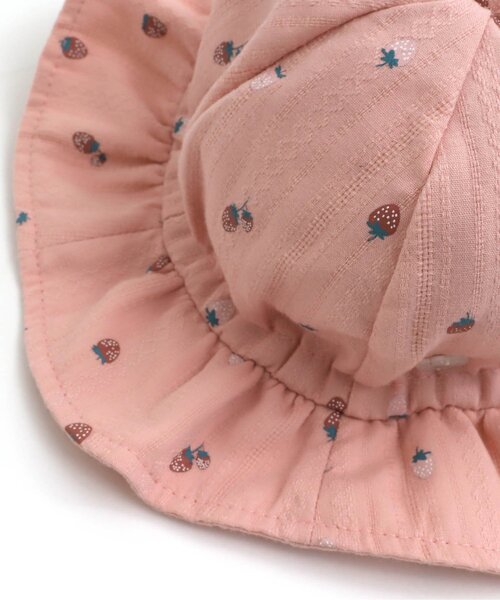 apres les cours（アプレレクール）の「ドビー・いちご柄リボンベビーハット_UVカット（その他ベビー用品・キッズ・ピンク/オフホワイト・48/46）」の6枚目の写真