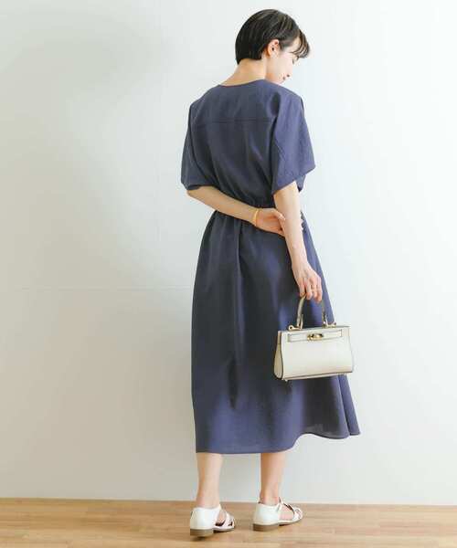 URBAN RESEARCH（アーバンリサーチ）の「『UR TECH DRYLUXE』ギャザーワンピース（ワンピース・レディース・モカ/ブルー/ブラック・36/38）」の9枚目の写真