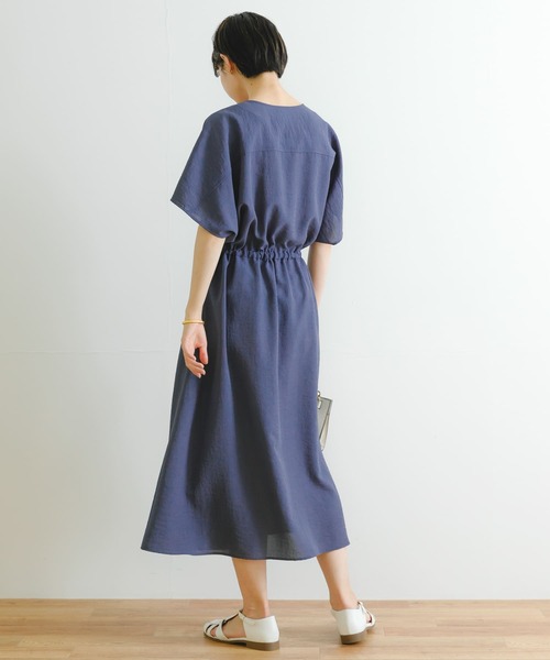 URBAN RESEARCH（アーバンリサーチ）の「『UR TECH DRYLUXE』ギャザーワンピース（ワンピース・レディース・モカ/ブルー/ブラック・36/38）」の10枚目の写真