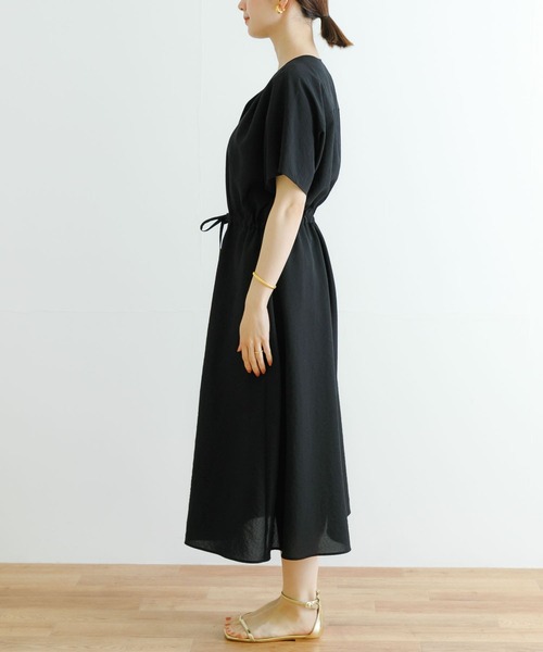 URBAN RESEARCH（アーバンリサーチ）の「『UR TECH DRYLUXE』ギャザーワンピース（ワンピース・レディース・モカ/ブルー/ブラック・36/38）」の12枚目の写真