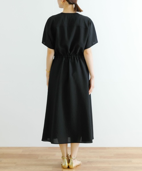 URBAN RESEARCH（アーバンリサーチ）の「『UR TECH DRYLUXE』ギャザーワンピース（ワンピース・レディース・モカ/ブルー/ブラック・36/38）」の13枚目の写真