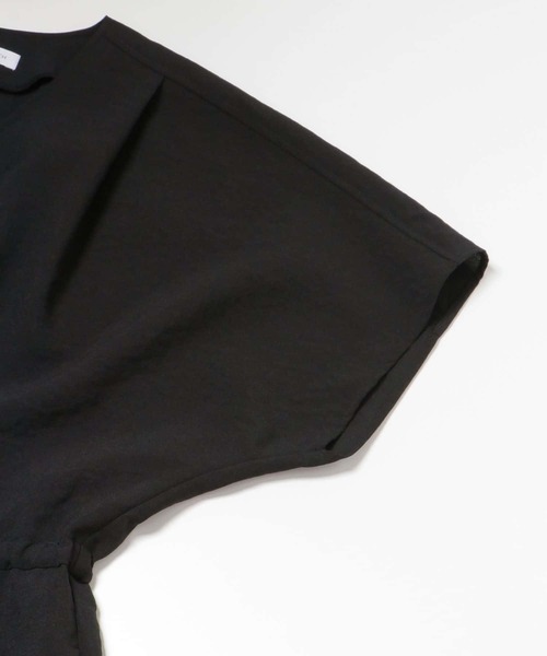 URBAN RESEARCH（アーバンリサーチ）の「『UR TECH DRYLUXE』ギャザーワンピース（ワンピース・レディース・モカ/ブルー/ブラック・36/38）」の20枚目の写真