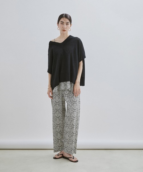 SALON adam et rope'(サロン アダム エ ロペ)の「リネンVネックワイドプルオーバー/ベスト(ニット/セーター・レディース・ホワイト/ブラック/ベージュ・FREE)」の4枚目の写真