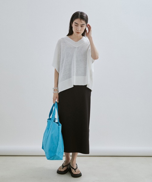 SALON adam et rope'(サロン アダム エ ロペ)の「リネンVネックワイドプルオーバー/ベスト(ニット/セーター・レディース・ホワイト/ブラック/ベージュ・FREE)」の6枚目の写真