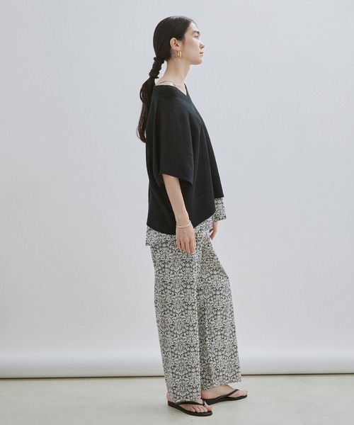 SALON adam et rope'(サロン アダム エ ロペ)の「リネンVネックワイドプルオーバー/ベスト(ニット/セーター・レディース・ホワイト/ブラック/ベージュ・FREE)」の17枚目の写真