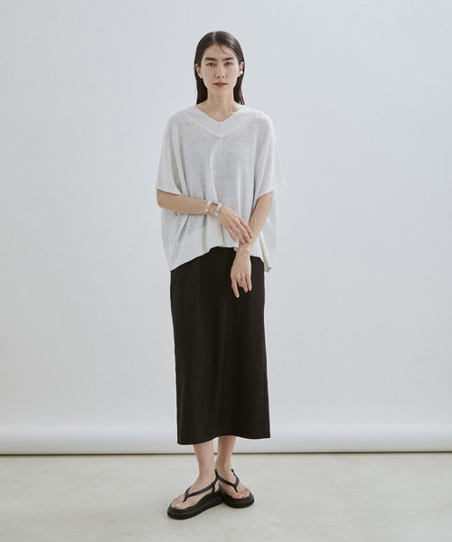 SALON adam et rope'(サロン アダム エ ロペ)の「リネンVネックワイドプルオーバー/ベスト(ニット/セーター・レディース・ホワイト/ブラック/ベージュ・FREE)」の18枚目の写真