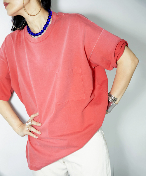 KURO(クロ)の「【KURO/クロ】別注 BD POCKET BIG Tシャツ(Tシャツ/カットソー・レディース・ブラック/レッド・MEDIUM)」の1枚目の写真