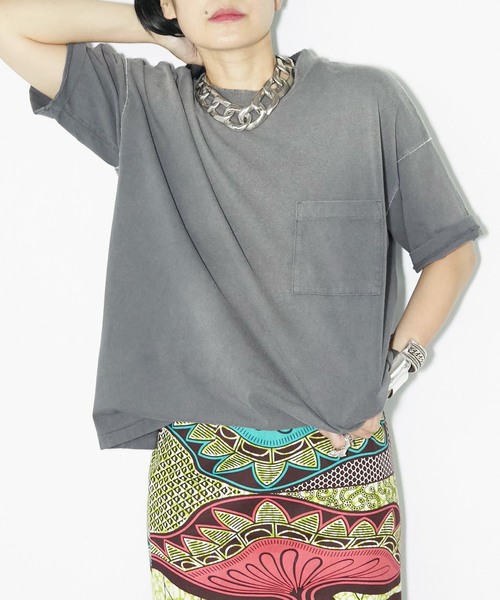 KURO(クロ)の「【KURO/クロ】別注 BD POCKET BIG Tシャツ(Tシャツ/カットソー・レディース・ブラック/レッド・MEDIUM)」の2枚目の写真