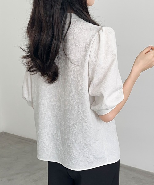 ECLIN（エクラン）の「フロントボタンヘンリーネックジャガードブラウス（シャツ/ブラウス・レディース・ホワイト/ブラック・M/L）」の10枚目の写真