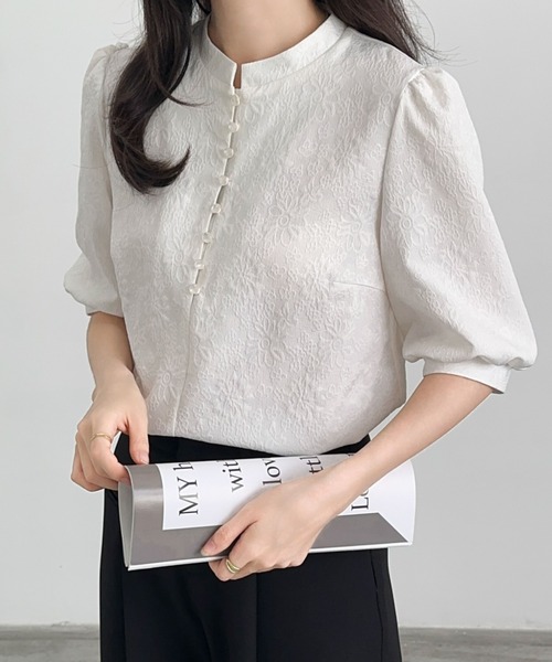 ECLIN（エクラン）の「フロントボタンヘンリーネックジャガードブラウス（シャツ/ブラウス・レディース・ホワイト/ブラック・M/L）」の12枚目の写真