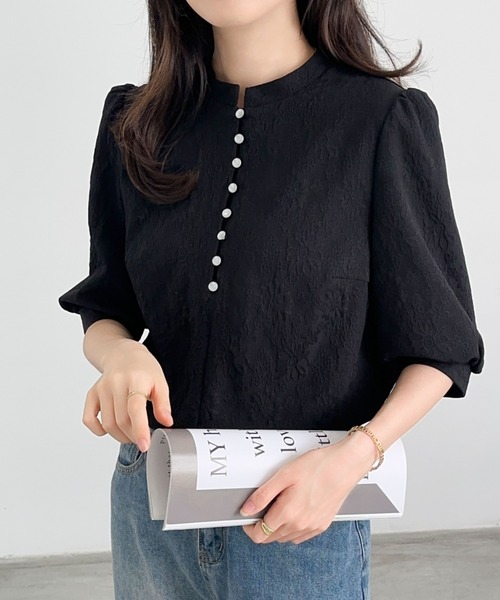 ECLIN（エクラン）の「フロントボタンヘンリーネックジャガードブラウス（シャツ/ブラウス・レディース・ホワイト/ブラック・M/L）」の5枚目の写真