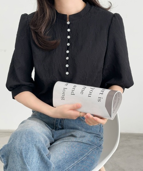 ECLIN（エクラン）の「フロントボタンヘンリーネックジャガードブラウス（シャツ/ブラウス・レディース・ホワイト/ブラック・M/L）」の7枚目の写真