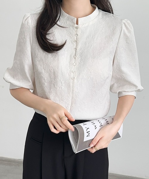 ECLIN（エクラン）の「フロントボタンヘンリーネックジャガードブラウス（シャツ/ブラウス・レディース・ホワイト/ブラック・M/L）」の13枚目の写真