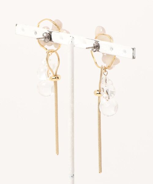tone（トーン）の「【BEMEE】お花モチーフのしなやかチェーンピアス(MA)（ピアス（両耳用）・レディース・グレー系その他・FREE）」の2枚目の写真