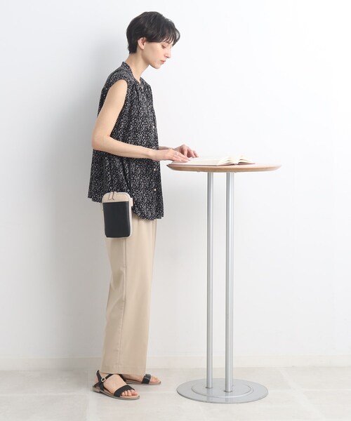 SHOO・LA・RUE（シューラルー）の「◆【洗練された大人の雰囲気】タックワイドパンツ（その他パンツ・レディース・ピンク系/ベージュ/ネイビー/グレー・02/03）」の5枚目の写真