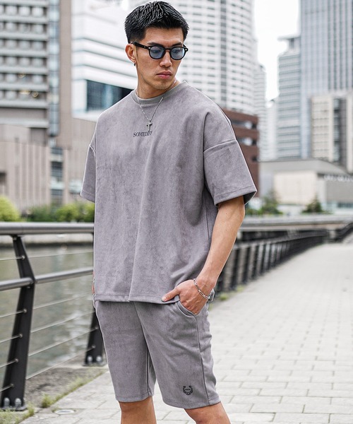 SOMEDIFF(サムディフ)の「【SOMEDIFF】スウェード半袖Tシャツ+ハーフパンツ セットアップ メンズ ビッグシルエット tシャツ ルーズシルエット ショーツ ロゴ 春服(セットアップ・メンズ・グレー/ベージュ/ホワイト/ブラック/ブルー・XL/L/M)」の1枚目の写真