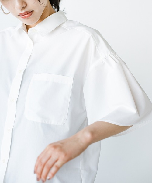 haco!(ハコ)の「ポケットに花束を忍ばせてみた!フラワームーブメントシャツ haco! FACTORY with ah(attach heart)!(シャツ/ブラウス・レディース・ブルー/オフホワイト・SMALL/MEDIUM/LARGE/X-LARGE)」の6枚目の写真