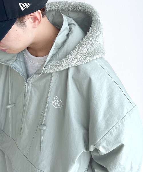 Java（ジャバ）の「《JAVAジャバ 別注》フード付 ボア切替えサイドスリット入ビッグプルオーバー（ブルゾン・メンズ・グレイッシュブルー/ブラック・SMALL/MEDIUM/X-LARGE/LARGE）」の8枚目の写真