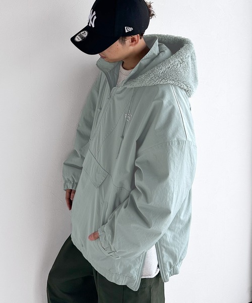 Java（ジャバ）の「《JAVAジャバ 別注》フード付 ボア切替えサイドスリット入ビッグプルオーバー（ブルゾン・メンズ・グレイッシュブルー/ブラック・SMALL/MEDIUM/X-LARGE/LARGE）」の9枚目の写真