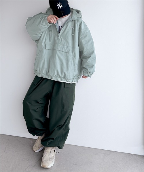 Java（ジャバ）の「《JAVAジャバ 別注》フード付 ボア切替えサイドスリット入ビッグプルオーバー（ブルゾン・メンズ・グレイッシュブルー/ブラック・SMALL/MEDIUM/X-LARGE/LARGE）」の10枚目の写真