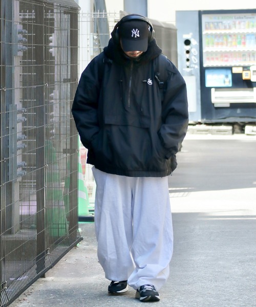 Java（ジャバ）の「《JAVAジャバ 別注》フード付 ボア切替えサイドスリット入ビッグプルオーバー（ブルゾン・メンズ・グレイッシュブルー/ブラック・SMALL/MEDIUM/X-LARGE/LARGE）」の3枚目の写真