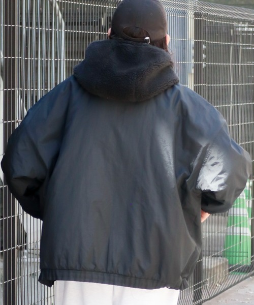 Java（ジャバ）の「《JAVAジャバ 別注》フード付 ボア切替えサイドスリット入ビッグプルオーバー（ブルゾン・メンズ・グレイッシュブルー/ブラック・SMALL/MEDIUM/X-LARGE/LARGE）」の5枚目の写真