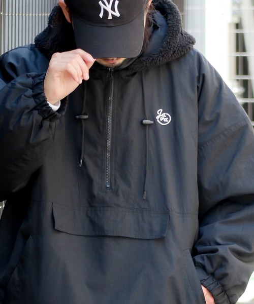 Java（ジャバ）の「《JAVAジャバ 別注》フード付 ボア切替えサイドスリット入ビッグプルオーバー（ブルゾン・メンズ・グレイッシュブルー/ブラック・SMALL/MEDIUM/X-LARGE/LARGE）」の6枚目の写真