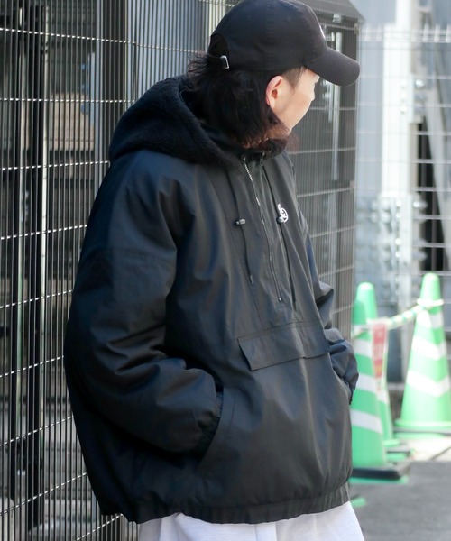 Java（ジャバ）の「《JAVAジャバ 別注》フード付 ボア切替えサイドスリット入ビッグプルオーバー（ブルゾン・メンズ・グレイッシュブルー/ブラック・SMALL/MEDIUM/X-LARGE/LARGE）」の7枚目の写真