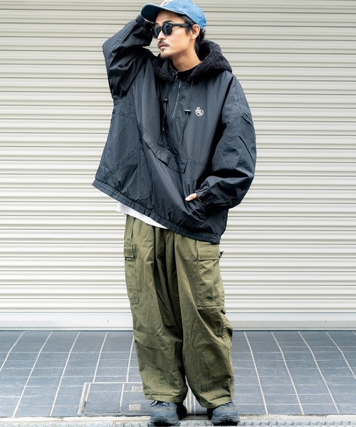 Java（ジャバ）の「《JAVAジャバ 別注》フード付 ボア切替えサイドスリット入ビッグプルオーバー（ブルゾン・メンズ・グレイッシュブルー/ブラック・SMALL/MEDIUM/X-LARGE/LARGE）」の13枚目の写真