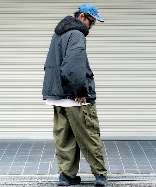 Java（ジャバ）の「《JAVAジャバ 別注》フード付 ボア切替えサイドスリット入ビッグプルオーバー（ブルゾン・メンズ・グレイッシュブルー/ブラック・SMALL/MEDIUM/X-LARGE/LARGE）」の16枚目の写真