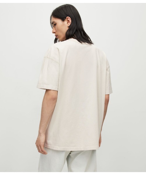 ALLSAINTS（オールセインツ）の「ISAC OVERSIZED CREW T-SHIRT | ISAC オーバーサイズ クルー Tシャツ（Tシャツ/カットソー・メンズ・ベージュ系その他・S/M/L/XS）」の4枚目の写真