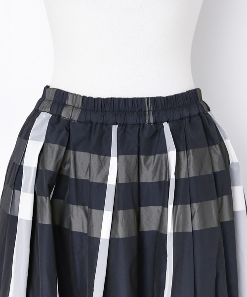 n'OrLABEL（ノアールレーベル）の「『チェック柄タックフレアスカート』（スカート・レディース・ライトベージュ/ダークネイビー・FREE）」の11枚目の写真